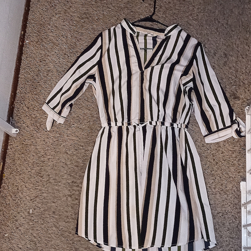 Dress w/tye waist